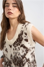 Вязаный жилет с круглым вырезом и животным принтом артикул 155939044