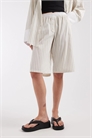 Бермуды с боковыми шлевками и резинкой на талии артикул 156159733
