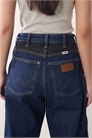 Джинсы с залатанными штанинами артикул 155110290