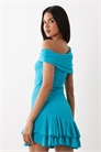 Мини-платье с отложным вырезом на одном плече и асимметричным подолом с оборками артикул 156106265