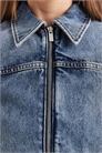 Приталенная джинсовая куртка на молнии артикул 156007127