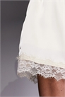 Эксклюзивные атласные шорты с эластичным поясом и кружевной отделкой артикул 155000321