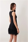 Мини-платье с бахромой из неровной ткани артикул 153713972