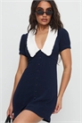 Мини-платье Fabiola с контрастным воротником, застегивающееся на пуговицы и завязывающееся сзади артикул 153364456