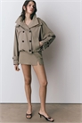 Тренч с короткими рукавами-буфетками и съемным капюшоном артикул 156513946