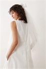 Свадебная фата из атласа с большим бантом и жемчужными украшениями артикул 154971630