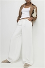 Джинсы белого цвета с широкими брючинами и шнурком артикул 156408000