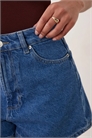 Джинсовые шорты с высокой талией артикул 155232827