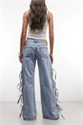 Джинсы с низкой талией и широкими брючинами, украшенные бантиком на боковой завязке артикул 155704350