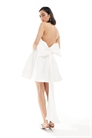 Свадебное мини-платье с завязками на шее и бантиком на спине артикул 141532971