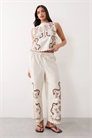 Брюки-кроп с тропическим узором от Angie Palm Beach артикул 154212781