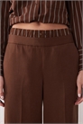 Брюки из ткани «лама» с контрастным поясом co-ord артикул 155145215