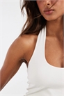 Двухслойный топ с минималистичным вырезом за шеей артикул 153758319