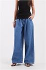 Джинсы с широкими брючинами и складками, с ремнем артикул 155527046