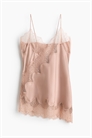 Атласный топ на бретелях с кружевной отделкой артикул 1323131001