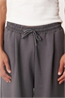Джоггеры премиум-класса с широкими брючинами и плотной тканью артикул 147787715
