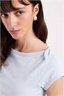 Футболка с укороченными рукавами и горловиной «лодочка» артикул 151481094