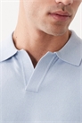 Полуформальная трикотажная рубашка-поло с вырезом и короткими рукавами артикул 155473204