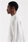 Футболка свободного кроя с длинными рукавами и воротником-хенли артикул 156007964