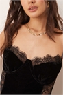 Бархатный комбинезон-топ с кружевной вставкой артикул 137084165