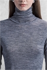 Свитерок с высоким воротником из мериносовой шерсти, связанный из полупрозрачной ткани артикул 151304591