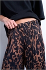Брюки с широкими брючинами и эффектом гофрированной ткани в леопардовом принте артикул 151448651