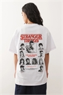 X Унисекс-футболка оверсайз «Очень странные дела» с принтом персонажа на спине артикул 151781866