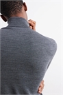 Свитер с высоким воротником из трикотажа артикул 148787273