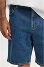 Шорты из джинсовой ткани свободного прямого кроя артикул 156163839