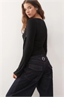 Топ с длинными рукавами и горловиной «лодочка», с ажурным разрезом по низу артикул 150664072