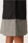 Юбка средней длины с отворотом и эффектом потертости по низу артикул 153654389