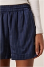 Шорты из атласа в тонкую полоску артикул 148338134