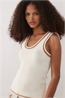 Трикотажный топ-камизолька с контрастной окантовкой артикул 156344144