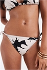 Бикини-трусики с завязками по бокам и цветочным принтом артикул 155322970