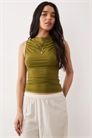 Топ с рюшами спереди и косым вырезом артикул 152384911