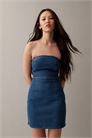 Мини-платье-бандо из денима артикул 153818697