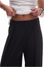 Брюки с эластичным поясом и широкими брючинами из эластичного материала артикул 144136689