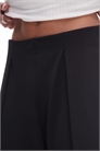 Брюки с эластичным поясом и широкими брючинами из эластичного материала артикул 144136689