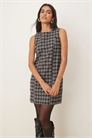 Мини-платье без рукавов с клетчатым принтом артикул 149323254