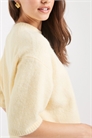 Вязаный свитер с круглым вырезом и пушистой текстурой артикул 142175633