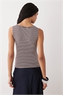 Топ без рукавов с мягким лодочным вырезом от Annie артикул 153531060