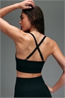 Спортивный бюстгальтер с эффектом моделирования фигуры и плавным переходом к линию груди, с регулируемыми бретелями артикул 151864239
