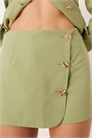 Юбка-шорты с запахом, с золотыми пуговицами артикул 149276235