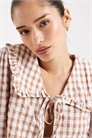 Блузка в клетку с завязками артикул 148302691