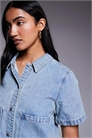Милая джинсовая куртка-рубашка с короткими рукавами артикул 150326270