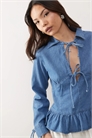 Джинсовая блузка с длинными рукавами, завязкой спереди и баской по низу артикул 141863023