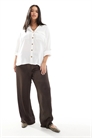 Рубашка с пуговицами и карманами артикул 140912393