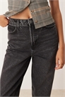 Джинсы в стиле «мам-джинс» артикул 147195289