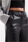 Брюки из искусственной кожи с прямыми брючинами артикул 148603168