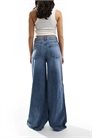Джинсы с широкими брючинами артикул 133219080